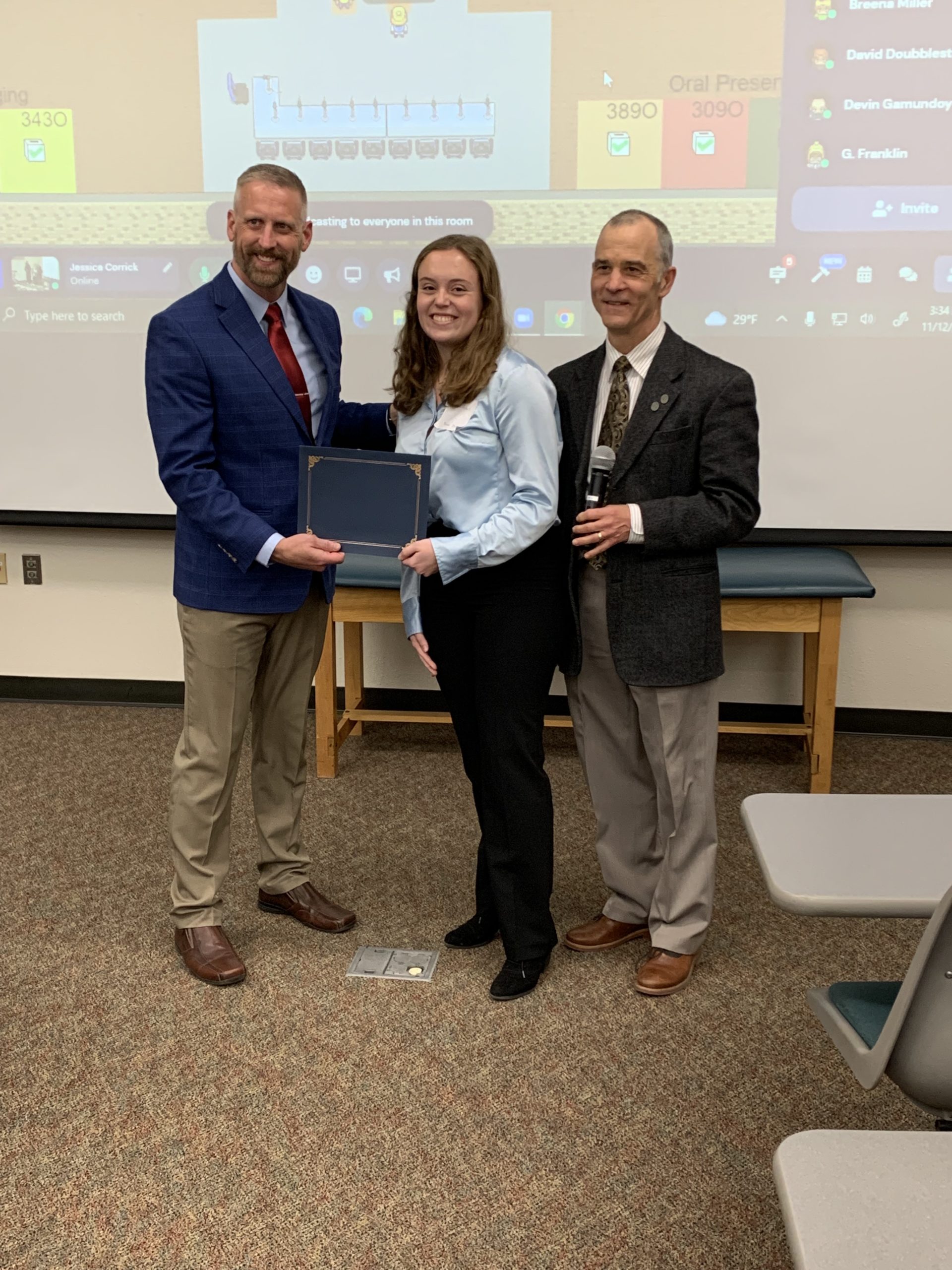 Sarah receiving her award for best undergraduate poster presentation